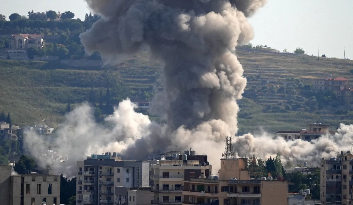 US Strikes Iranian Sites; Kuwait Reports Missile Attacks as Diplomatic Talks Continue